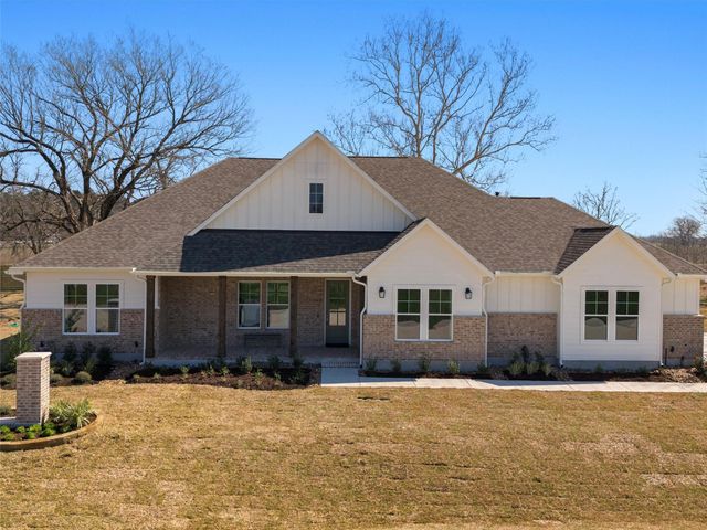 151 Moonlight Drive, Smithville, TX 78957