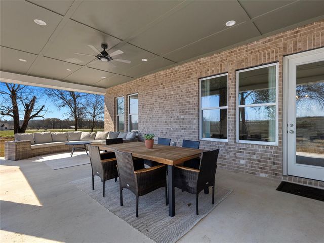 151 Moonlight Drive, Smithville, TX 78957
