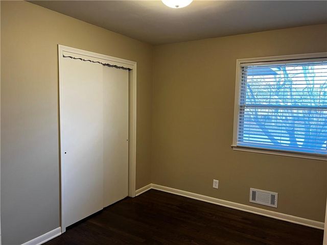 8216 Grand Avenue, Kansas City, MO 64114