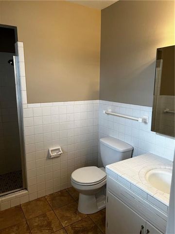 8216 Grand Avenue, Kansas City, MO 64114