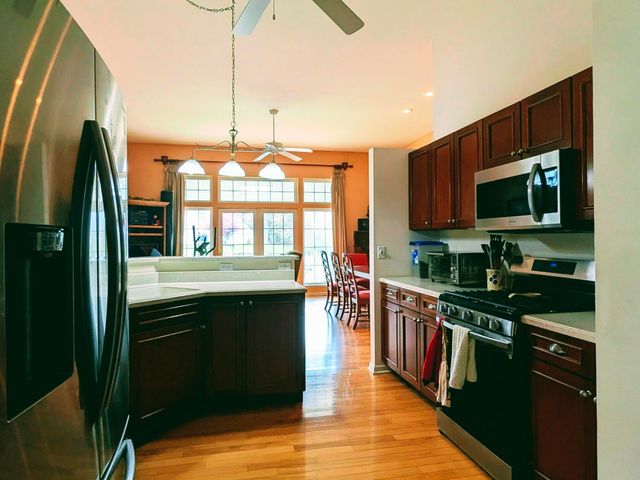 2913 Lake Pointe Drive, Valparaiso, IN 46383