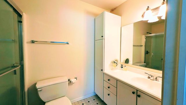 2913 Lake Pointe Drive, Valparaiso, IN 46383