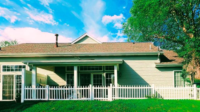 2913 Lake Pointe Drive, Valparaiso, IN 46383