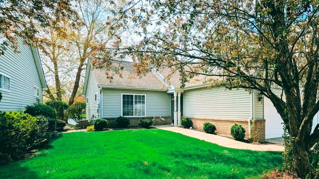 2913 Lake Pointe Drive, Valparaiso, IN 46383
