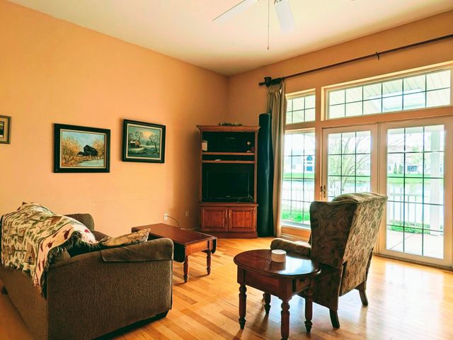 2913 Lake Pointe Drive, Valparaiso, IN 46383