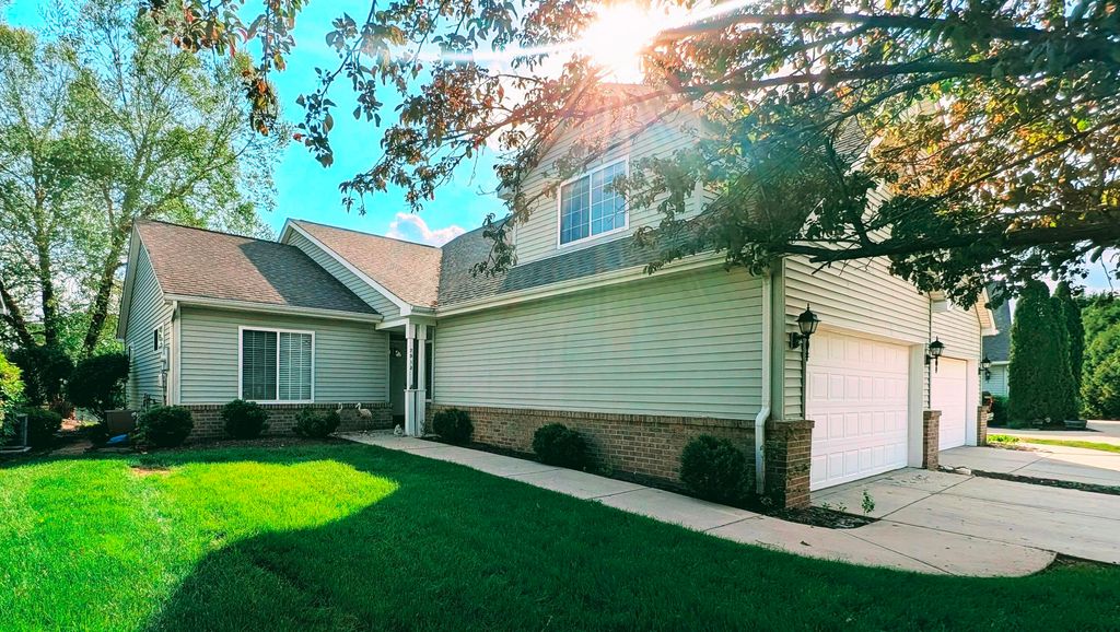 2913 Lake Pointe Drive, Valparaiso, IN 46383