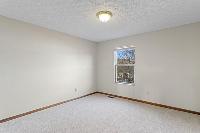 5684 Hillcoat Drive, Hilliard, OH 43026