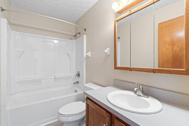 5684 Hillcoat Drive, Hilliard, OH 43026