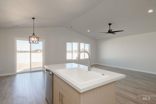 7336 S Bungalow Ave, Meridian, ID 83642