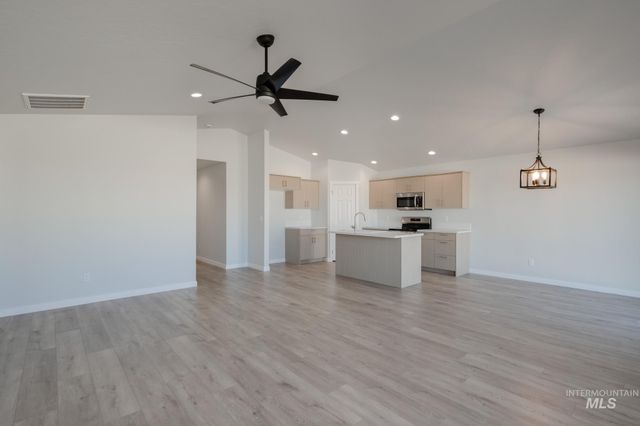 7336 S Bungalow Ave, Meridian, ID 83642