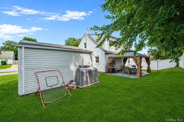 126 Cotton Lane, Levittown, NY 11756