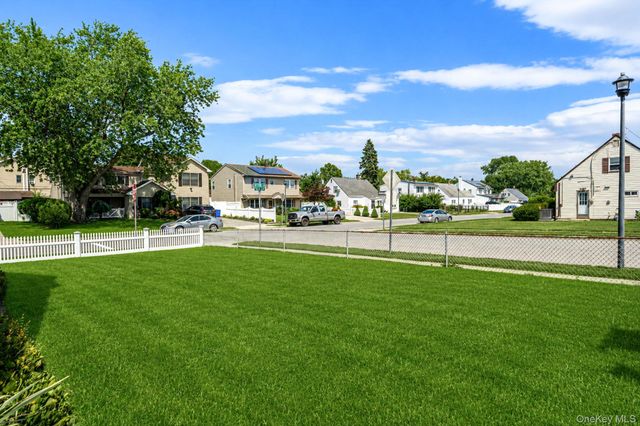 126 Cotton Lane, Levittown, NY 11756