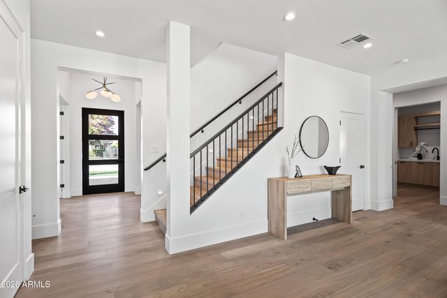 4015 E GLENROSA Avenue, Phoenix, AZ 85018