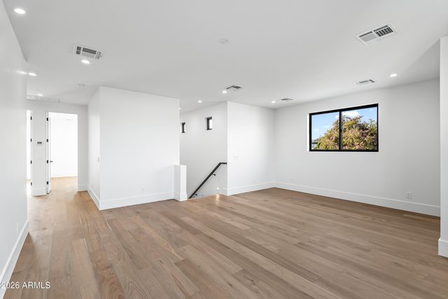 4015 E GLENROSA Avenue, Phoenix, AZ 85018