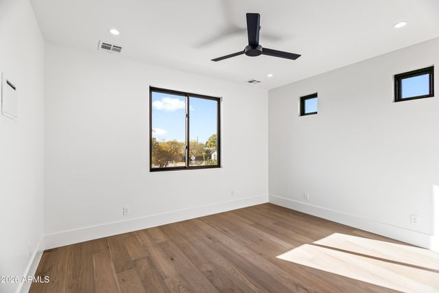 4015 E GLENROSA Avenue, Phoenix, AZ 85018