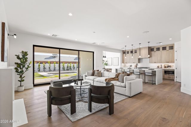 4015 E GLENROSA Avenue, Phoenix, AZ 85018