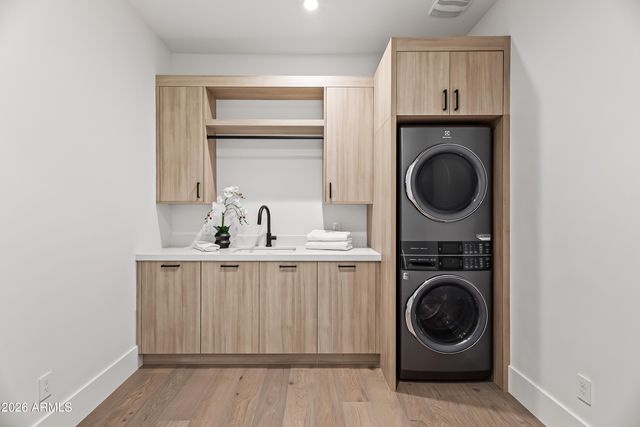 4015 E GLENROSA Avenue, Phoenix, AZ 85018