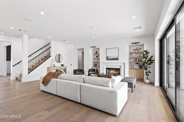 4015 E GLENROSA Avenue, Phoenix, AZ 85018