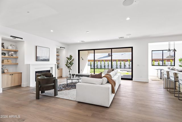 4015 E GLENROSA Avenue, Phoenix, AZ 85018