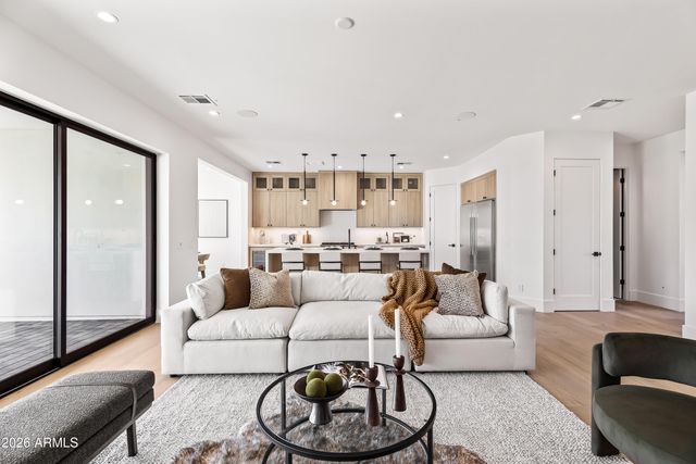 4015 E GLENROSA Avenue, Phoenix, AZ 85018