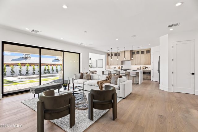 4015 E GLENROSA Avenue, Phoenix, AZ 85018