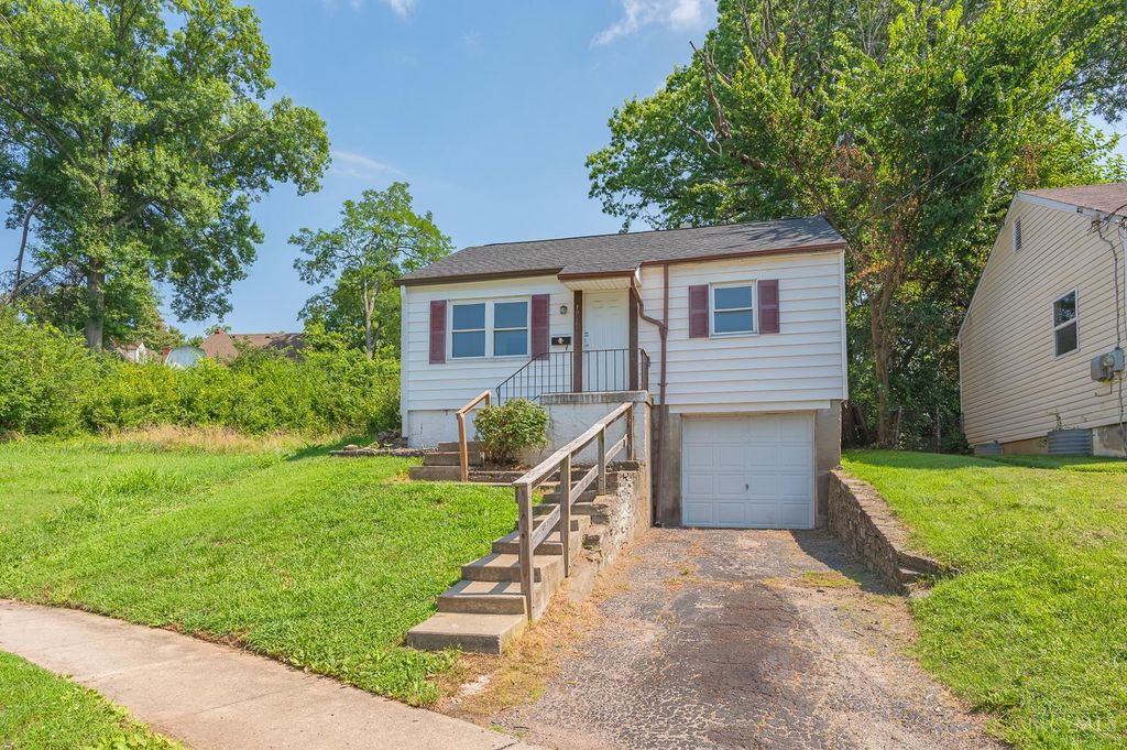 1914 Ashbrook Drive, Cincinnati, OH 45238