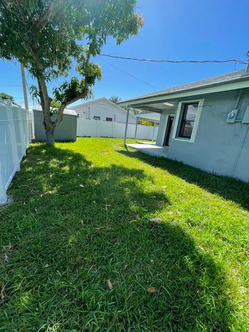 378 NW 2nd Way, Deerfield Beach, FL 33441