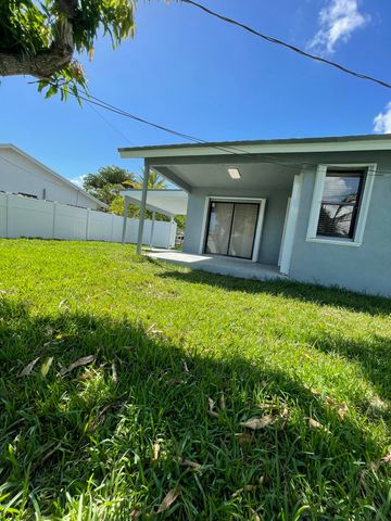 378 NW 2nd Way, Deerfield Beach, FL 33441