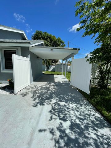 378 NW 2nd Way, Deerfield Beach, FL 33441