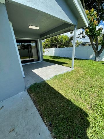 378 NW 2nd Way, Deerfield Beach, FL 33441