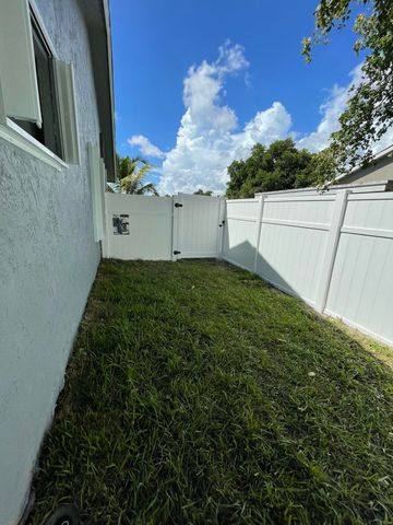 378 NW 2nd Way, Deerfield Beach, FL 33441