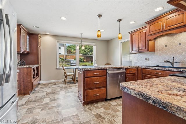 2215 Tamarack Circle NE, Canton, OH 44721