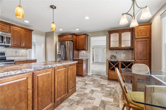 2215 Tamarack Circle NE, Canton, OH 44721