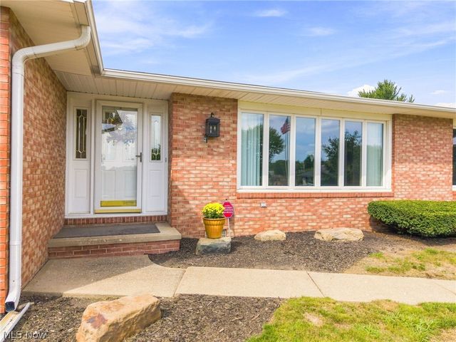 2215 Tamarack Circle NE, Canton, OH 44721