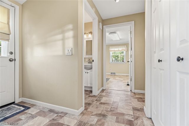 2215 Tamarack Circle NE, Canton, OH 44721