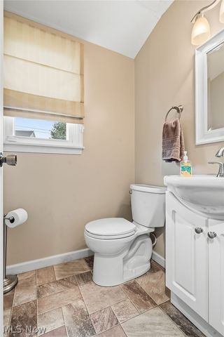 2215 Tamarack Circle NE, Canton, OH 44721