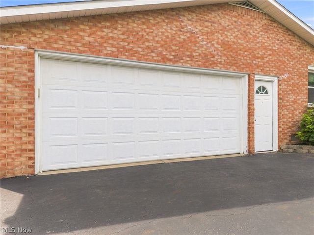 2215 Tamarack Circle NE, Canton, OH 44721