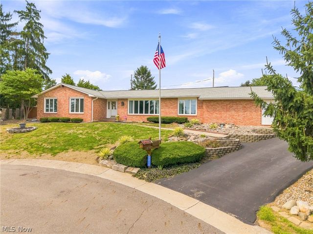 2215 Tamarack Circle NE, Canton, OH 44721