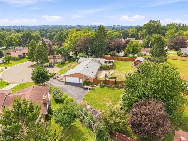 2215 Tamarack Circle NE, Canton, OH 44721