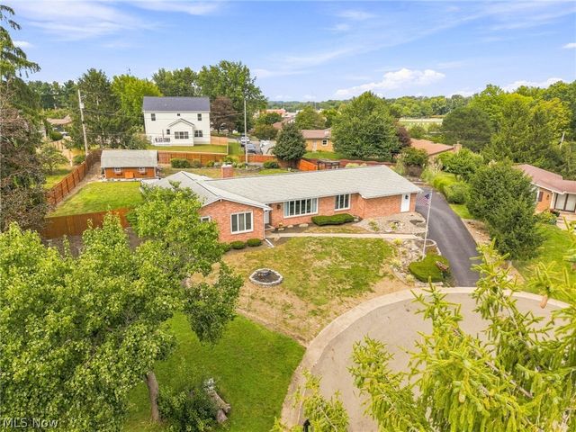 2215 Tamarack Circle NE, Canton, OH 44721
