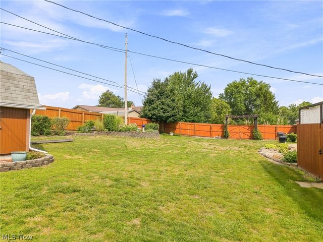 2215 Tamarack Circle NE, Canton, OH 44721