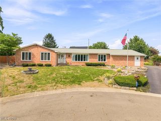 2215 Tamarack Circle NE, Canton, OH 44721