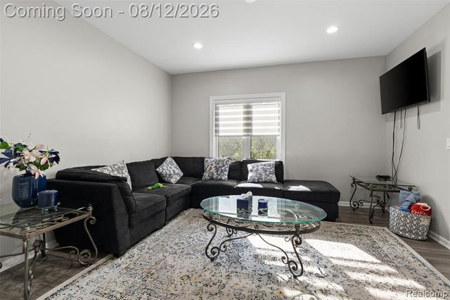49501 Sandra Drive, Shelby Twp, MI 48315
