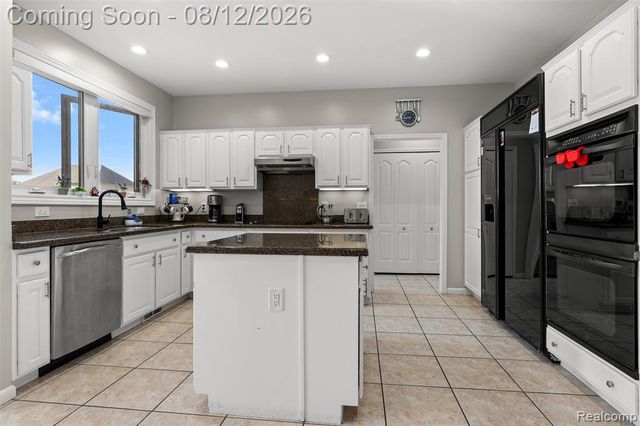49501 Sandra Drive, Shelby Twp, MI 48315