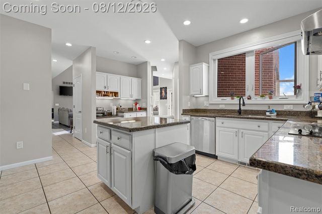 49501 Sandra Drive, Shelby Twp, MI 48315