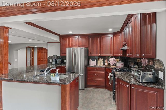 49501 Sandra Drive, Shelby Twp, MI 48315