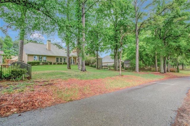 38 Greenview Drive, Newnan, GA 30265