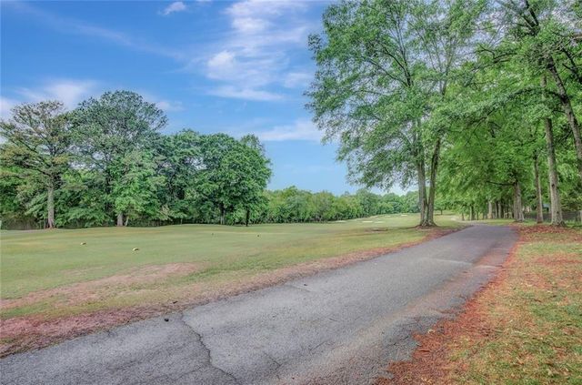 38 Greenview Drive, Newnan, GA 30265