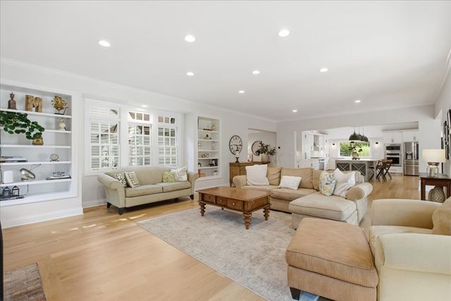 1810 South Lane, Northbrook, IL 60062