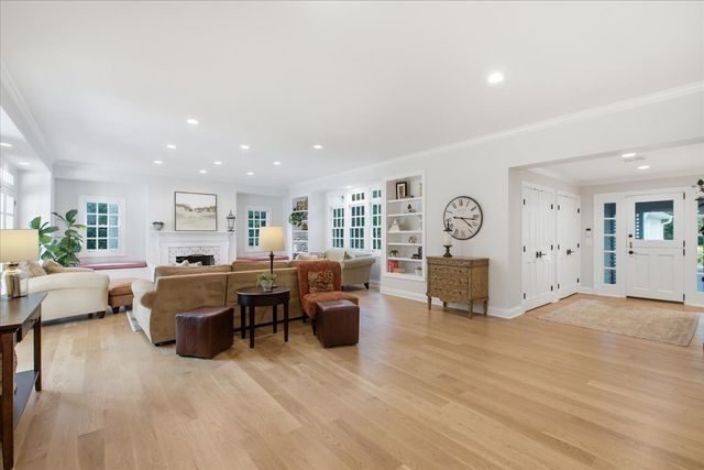 1810 South Lane, Northbrook, IL 60062